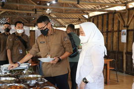 Makan Siang Bersama pada acara Peresmian Hotel Eastern Bojonegoro